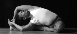 arun parivrtta janu sirsasana