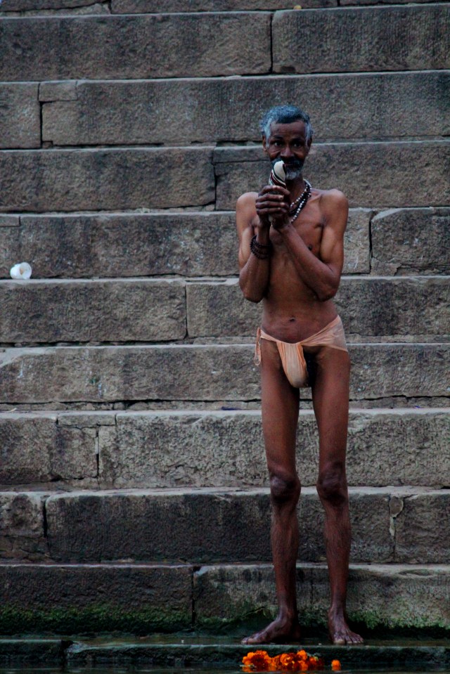 varanasi bathing